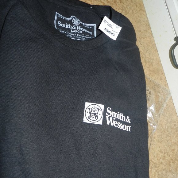 Smith & Wesson Logo Made in the USA American Flag Long Sleeve Tee shirt NWT!🆕 - Picture 10 of 13